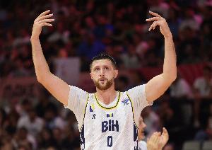 pg电子官网-手感不佳尽力造杀伤！努尔基奇8中2&amp;罚球10中6得10分 另有7篮板