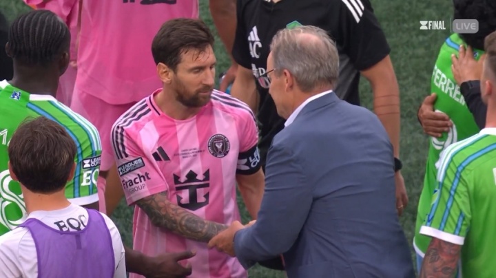 pg电子登录-和为贵🤝梅西输球后未参与冲突，与对手主帅球员友好握手交流